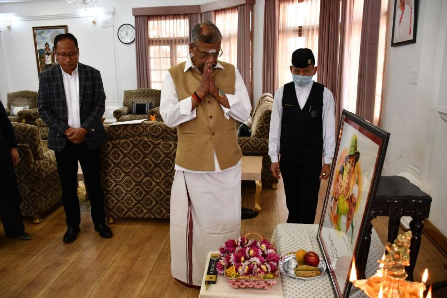 Governor La. Ganesan and staff observing Martyr’s Day at Raj Bhavan, Kohima on March 23. (Photo Courtesy: PRO Raj Bhavan)
